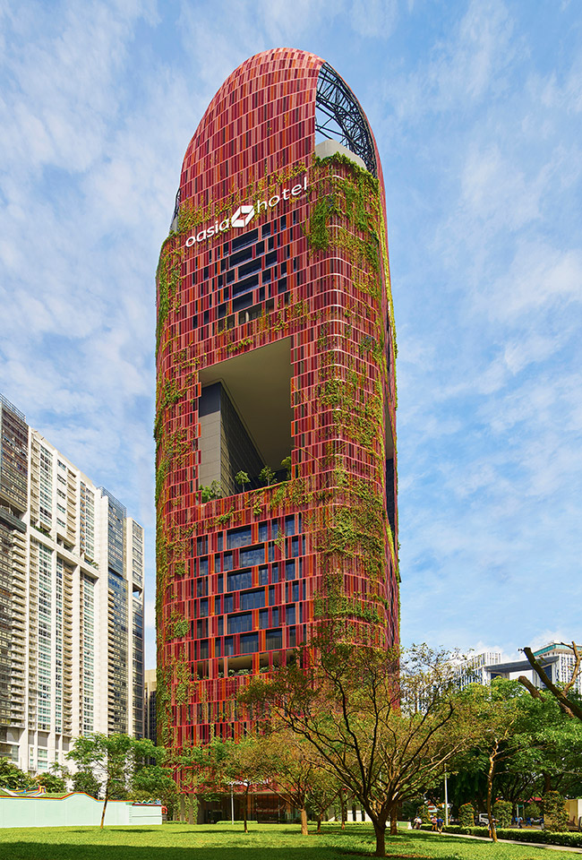 21 different species of creepers grows around the building’s 5 shades of red aluminium mesh